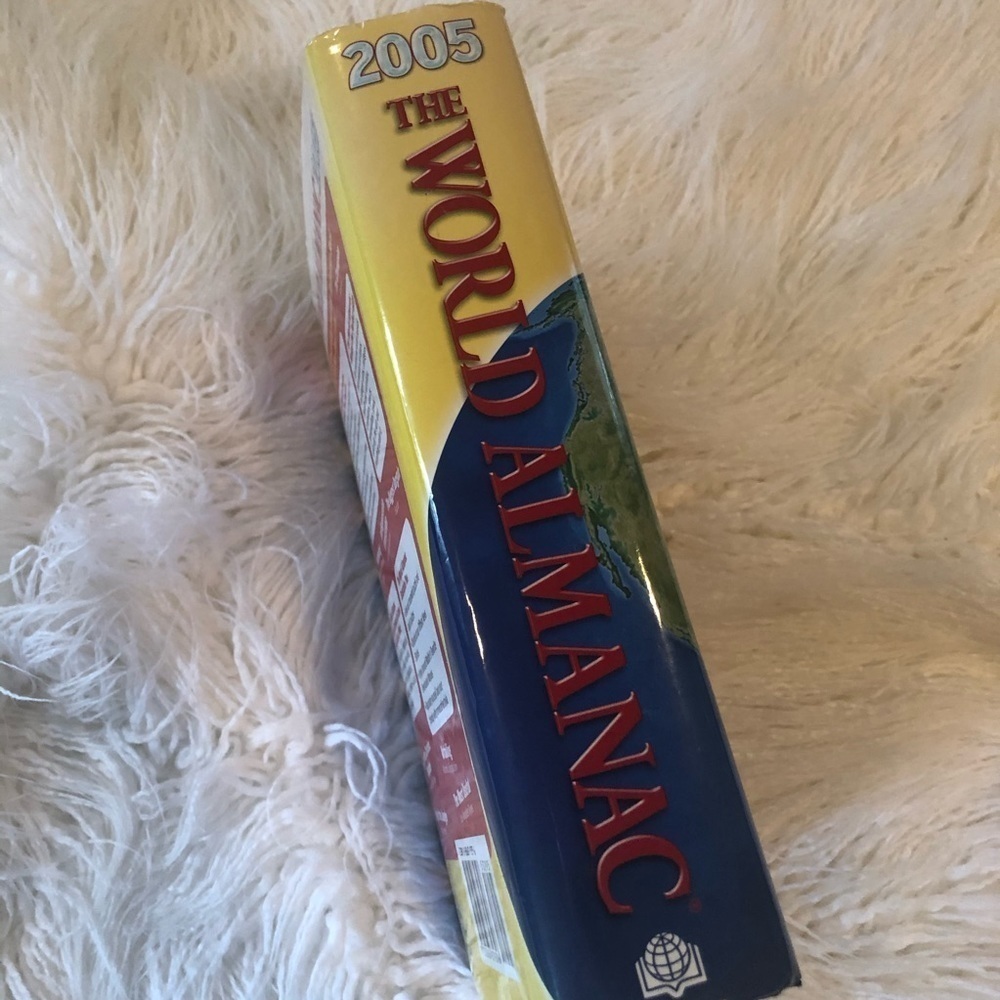 The World Almanac 2005 #1 NYT Best Seller - Picture 5 of 9